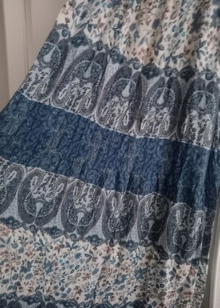 Yazlık ince askılı elbise - Görsel 4