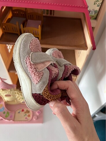 19 Beden Zara bot