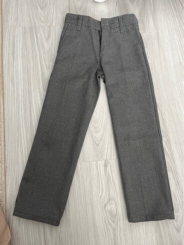 İlkokul okul pantolonu bel 61cm. Boy70cm?..