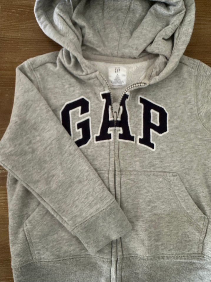 GAP Erkek Çocuk Gri Fermuarlı Eşofman Takımı - Görsel 4