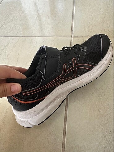 33 Beden siyah Renk asics erkek cocuk ayakkabı