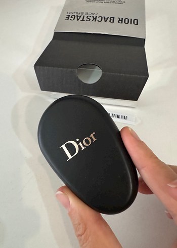 Dior backstage 18 no fondoten fırçası