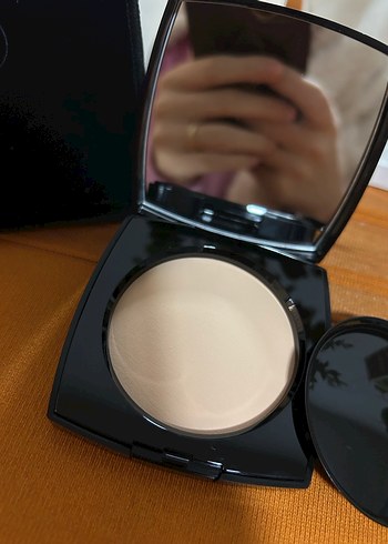 Chanel Les Beiges Doğal Aydınlık Pudra B10 - Görsel 3