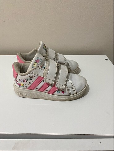 24 Beden beyaz Renk Adidas atanamıyorsun
