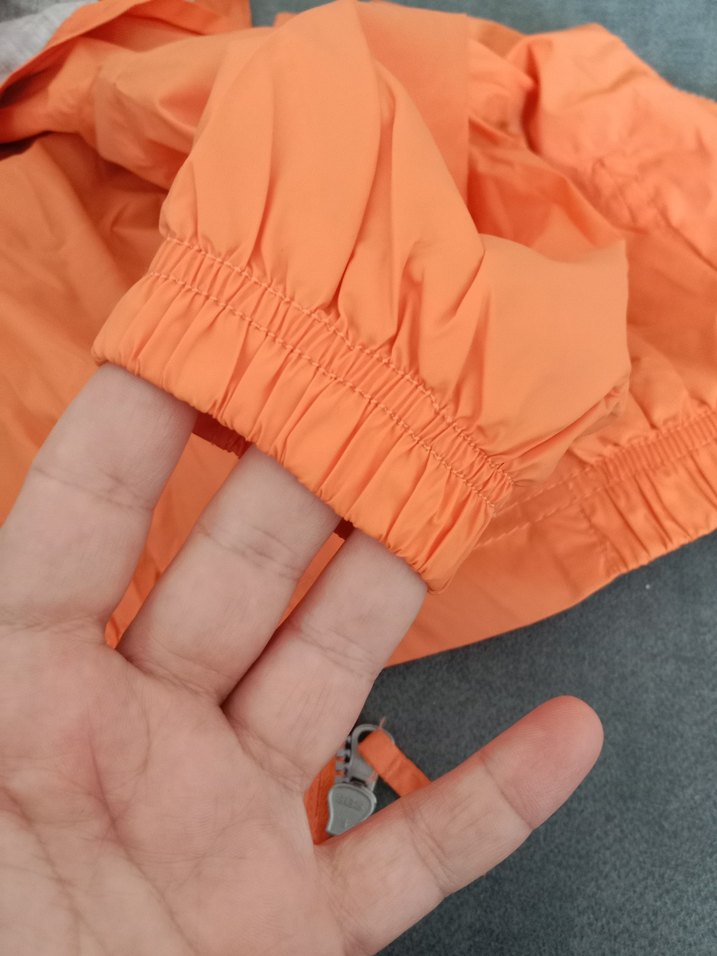 Turuncu Kapüşonlu Erkek Yağmurluk - Görsel 2