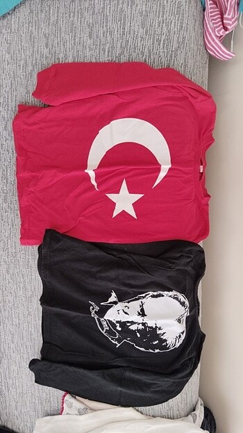Atatürk baskılı bluz ve bayrak baskılı bluz