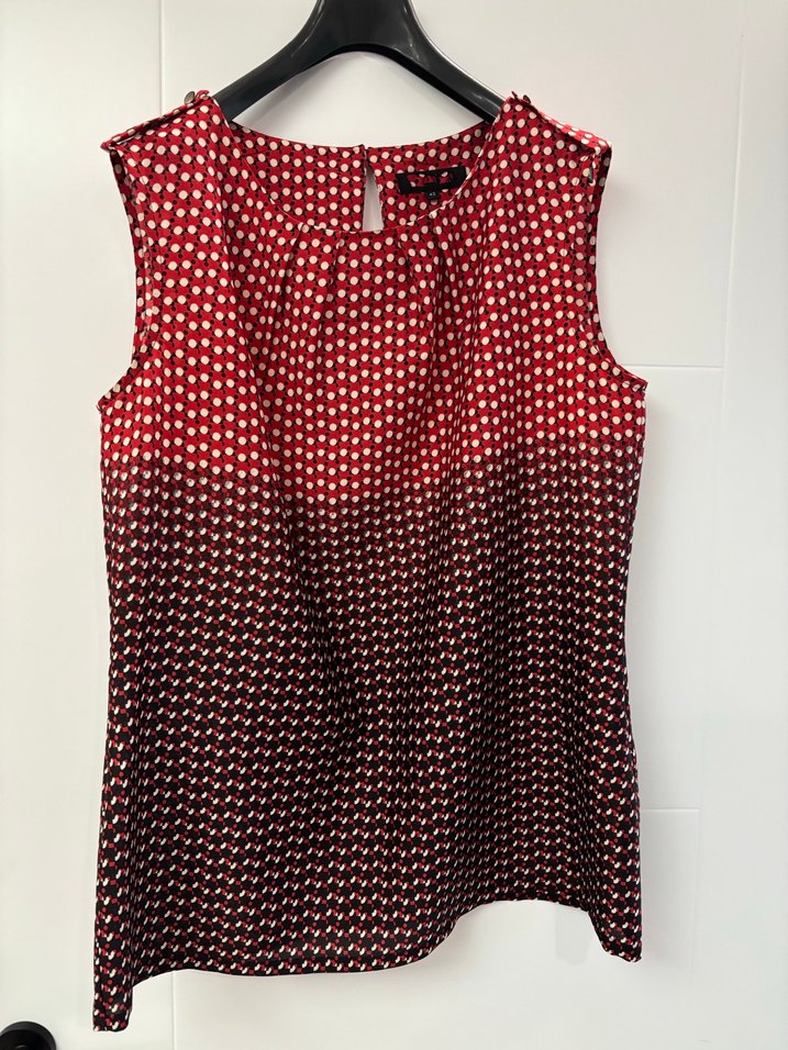 Kırmızı Pilili Kolsuz Bluz - Görsel 2