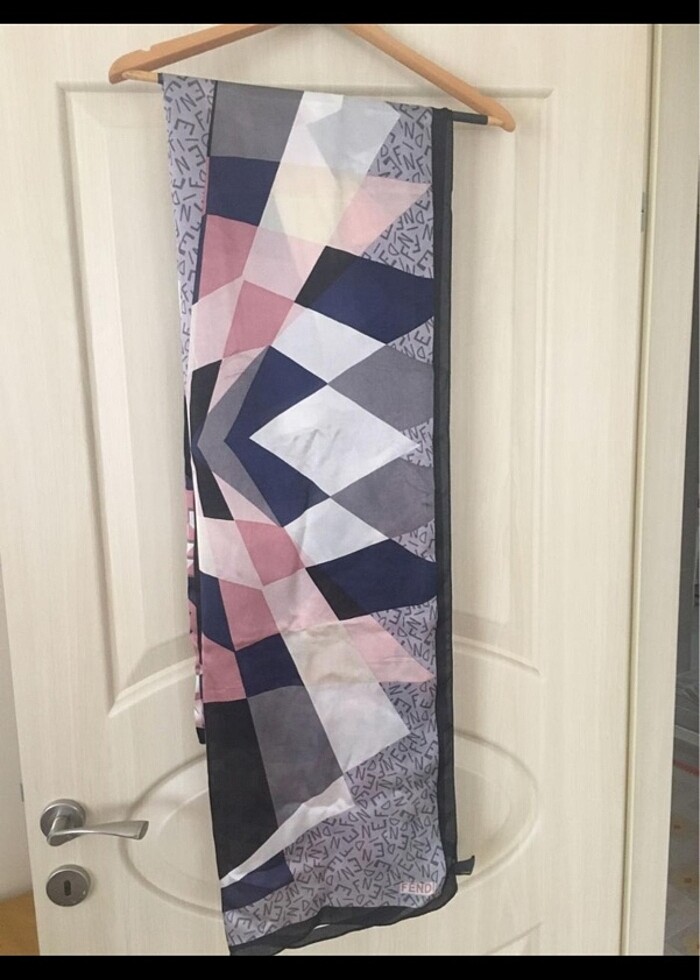 Fendi şal - Görsel 2