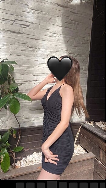 Siyah drapeli elbise