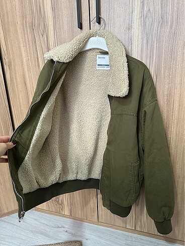 Bershka Bomber mont