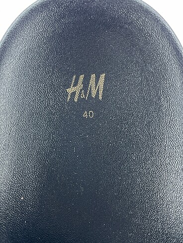 40 Beden siyah Renk H&M Terlik %70 İndirimli.