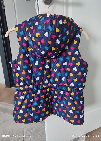 Kız Çocuk Renkli Kalp Desenli kapşonlu şişme yelek - Görsel 5