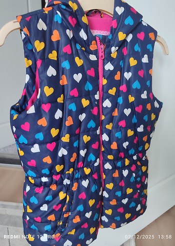 Kız Çocuk Renkli Kalp Desenli kapşonlu şişme yelek - Görsel 2