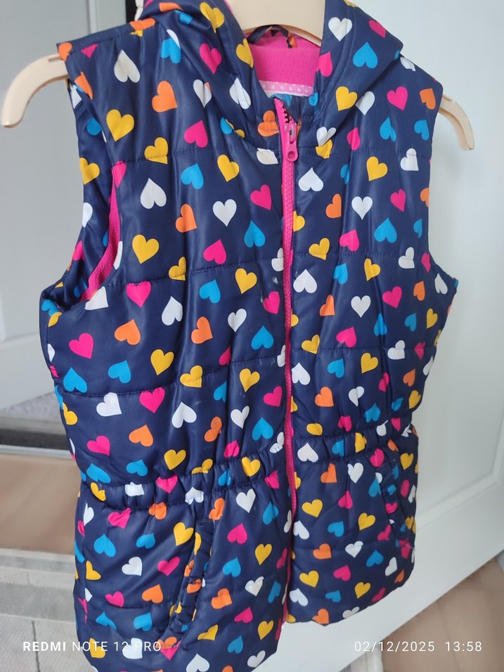 Kız Çocuk Renkli Kalp Desenli kapşonlu şişme yelek - Görsel 2