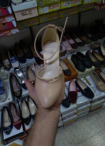 Taşlı model Karnıyarık bayan ayakkabı