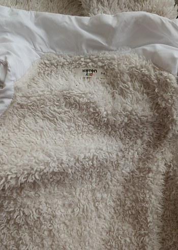 Beyaz Kürklü Kapüşonlu Kadın Yelek - Görsel 2