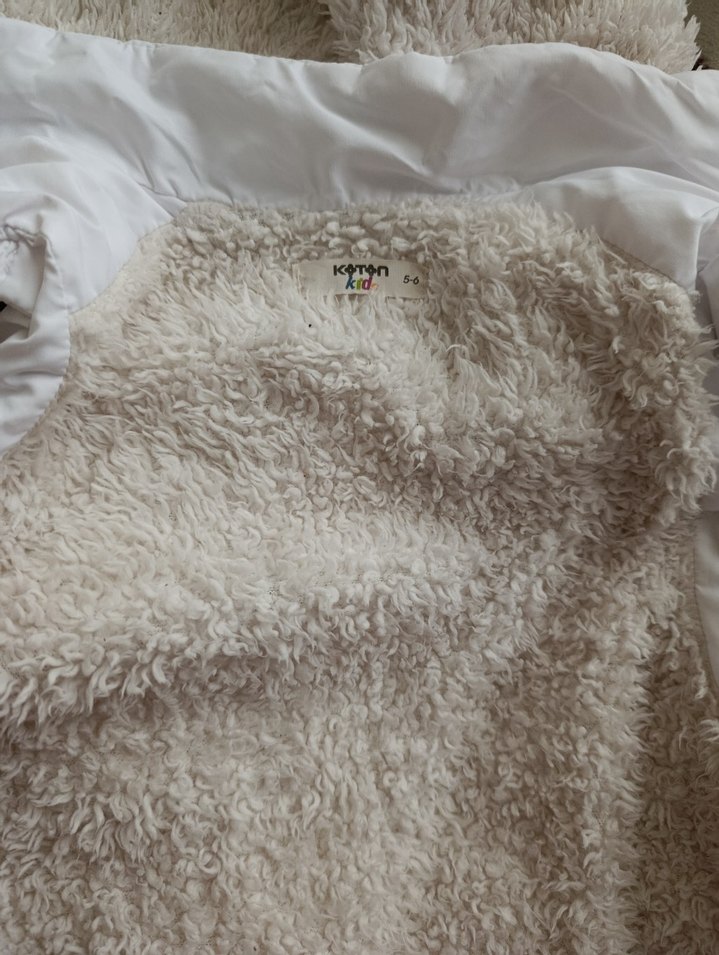 Beyaz Kürklü Kapüşonlu Kadın Yelek - Görsel 2