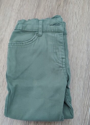 Yeşil renk pantolon