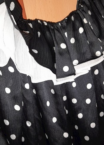 Puantiye Desenli Siyah Fırfırlı Bluz - Görsel 6