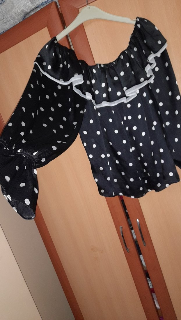 Puantiye Desenli Siyah Fırfırlı Bluz - Görsel 5