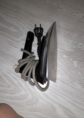 Beden Renk Koyu Gri Kumaş Ütüsü