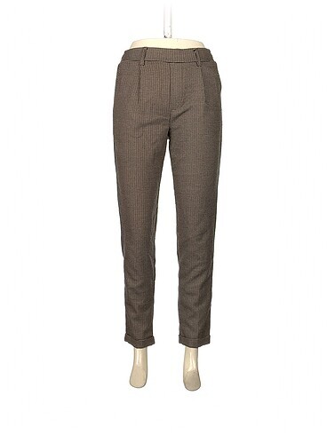 Bershka Kumaş Pantolon %70 İndirimli.