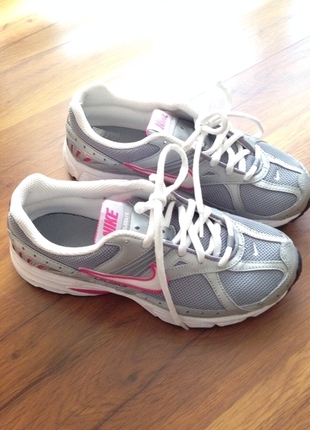 NIKE SPOR AYAKKABI -37 NUMARA