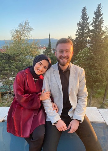 Parlak kumaşlı bordo kuşaklı ceket