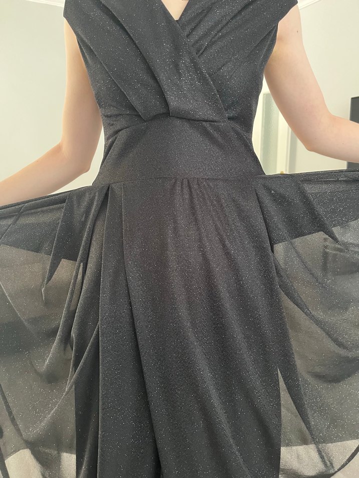 Uzun Siyah Drapeli V Yaka elbise - Görsel 3