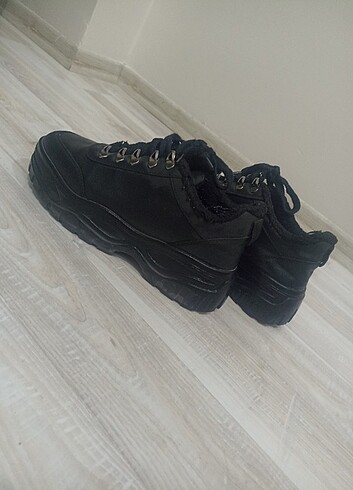 Siyah ayakkabı