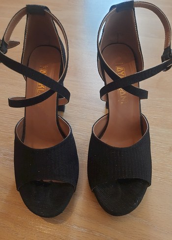 Siyah Süet Tokalı Stiletto Topuklu Kadın Ayakkabı
