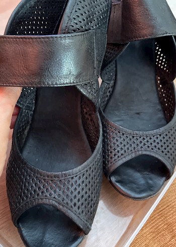 39 Beden siyah Renk Siyah Tokalı Kadın Dolgu Topuk Sandalet