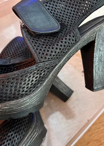 Diğer Siyah Tokalı Kadın Dolgu Topuk Sandalet