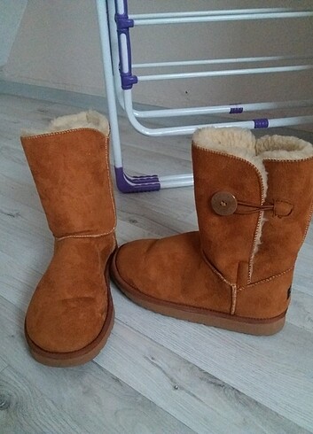 Ugg bot