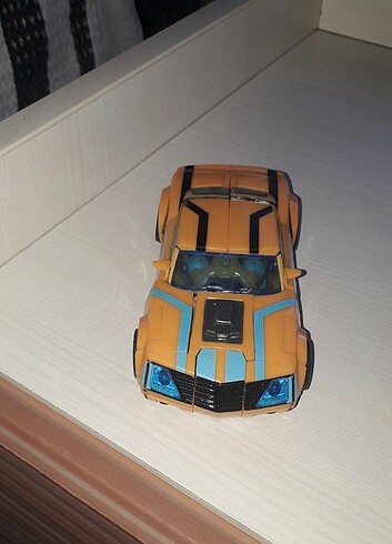 Transformers bumblebee. Robot olan araba