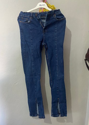 Kadın Mavi Denim Yırtmaçlı Dar Kesim Jean