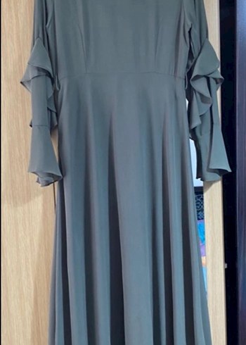 Haki yesil Uzun Kollu Fırfırlı Uzun Elbise