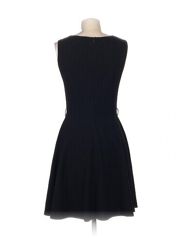 m Beden PreLoved Kısa Elbise %70 İndirimli.