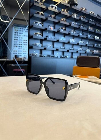 Louis Vuitton ithal Sunglasses 