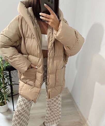 Oversize kapşonlu yarasa kol şişme mont