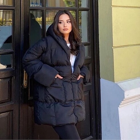 Oversize kapşonlu yarasa kol şişme mont
