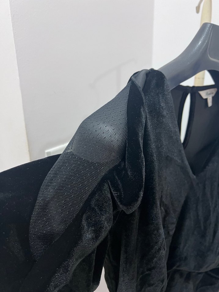 Siyah Süet Volanlı V Yaka Mini Bluz - Görsel 2