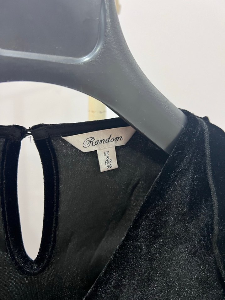 Siyah Süet Volanlı V Yaka Mini Bluz - Görsel 5