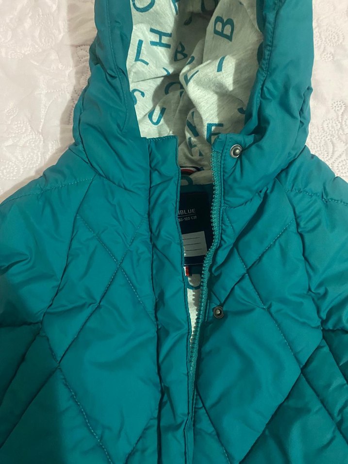 Kız Çocuk Turkuaz Kapüşonlu Fermuarlı Yelek - Görsel 2