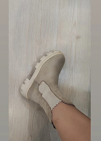 Bershka Kısa bot