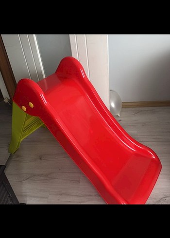 Kırmızı Çocuk Kaydırağı