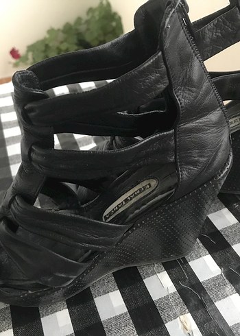 36 Beden Kadın Siyah Gotik Dolgu Topuklu Sandalet