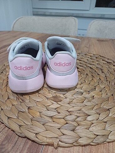 26 Beden beyaz Renk Adidas spor ayakkabı