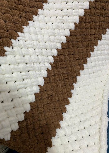 Çocuklar için Örgü Kahverengi ve Beyaz Battaniye - Görsel 2