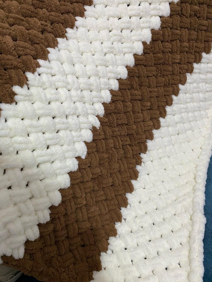 Çocuklar için Örgü Kahverengi ve Beyaz Battaniye - Görsel 2